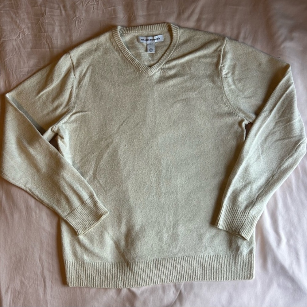 Amazon Essentials Cream V-Neck Sweater – Size Medium